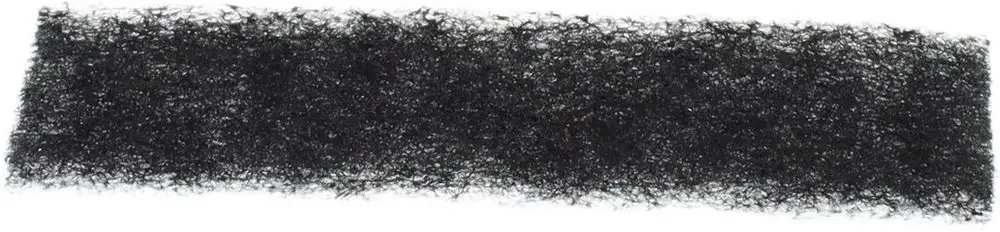 Schwarzer, samtiger Filtermaterialstreifen von Bosch, möglicherweise für eine Luftfilteranwendung, mit unordentlicher Struktur und feinen Fasern.